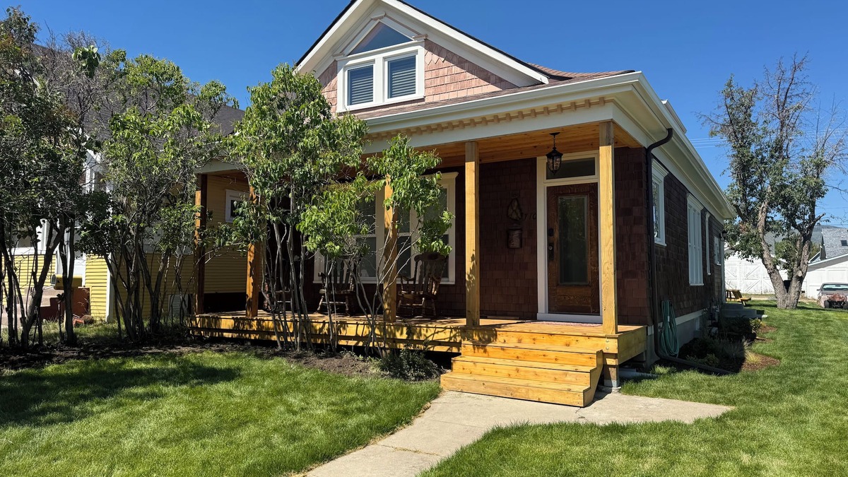 Anaconda House | Charming Vintage Retreat in the Heart of Anaconda.