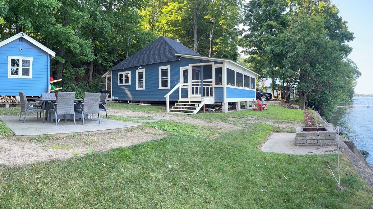 St. Albans Cottage | Charming water-front cottage & guest house comfortably sleeps 8 with WiFi, AC