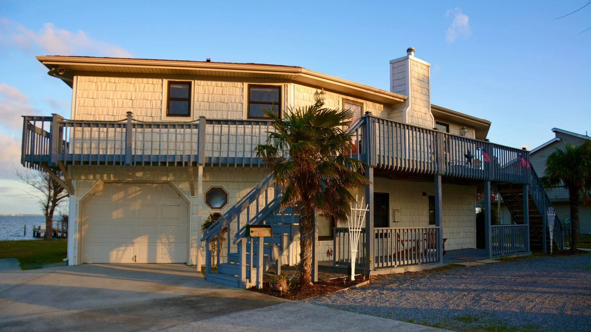 Currituck County House | Charming Water Front Cottage at the Outer Banks with private dock