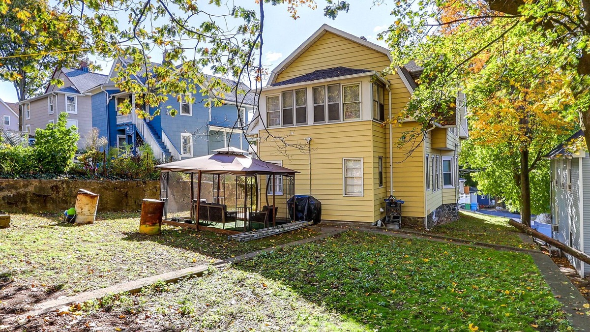 Waterbury Apartment | Charming Waterbury Gem w/ Smart TVs Near Skiing!