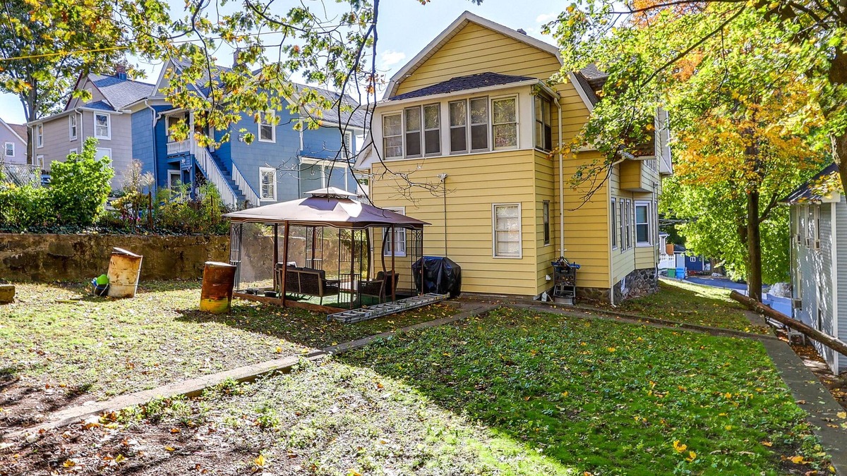Waterbury Apartment | Charming Waterbury Gem w/ Smart TVs Near Skiing!