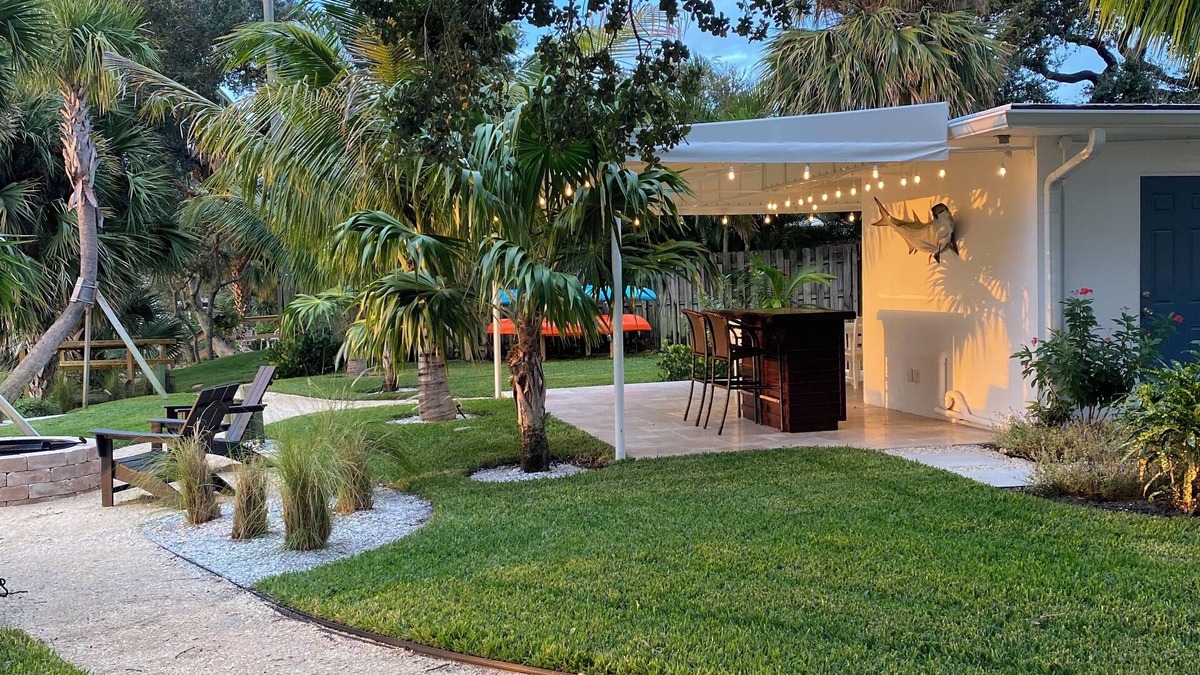 Inlet District House | Charming Waterfront 3-bedroom house in Jupiter Inlet Village District