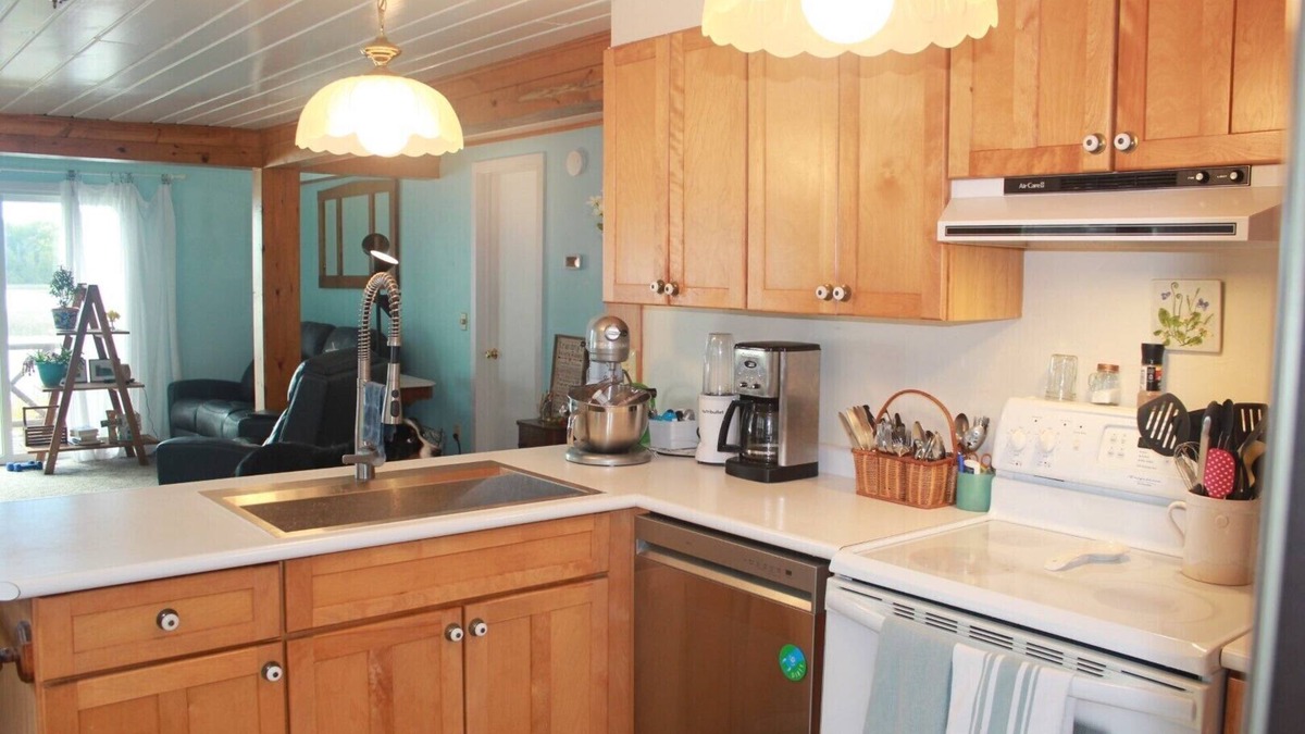 Ponshewaing Cabin | Charming Waterfront Cabin on the Inland Waterway