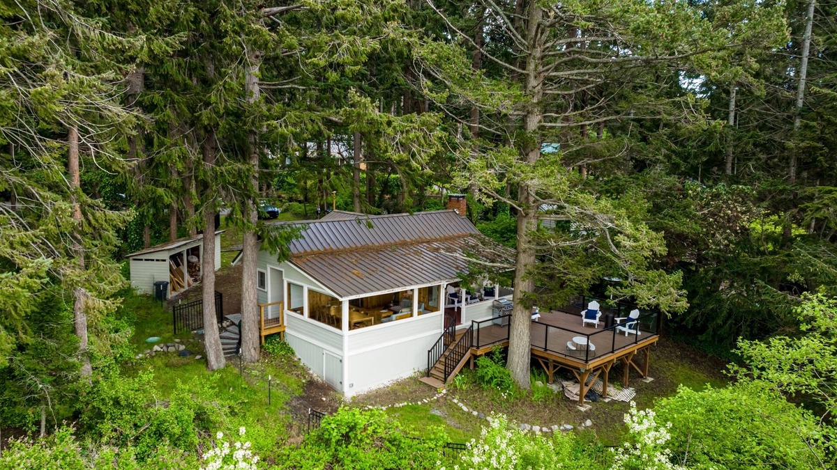 Freeland House | Charming waterfront home with fire pit and access to private beach
