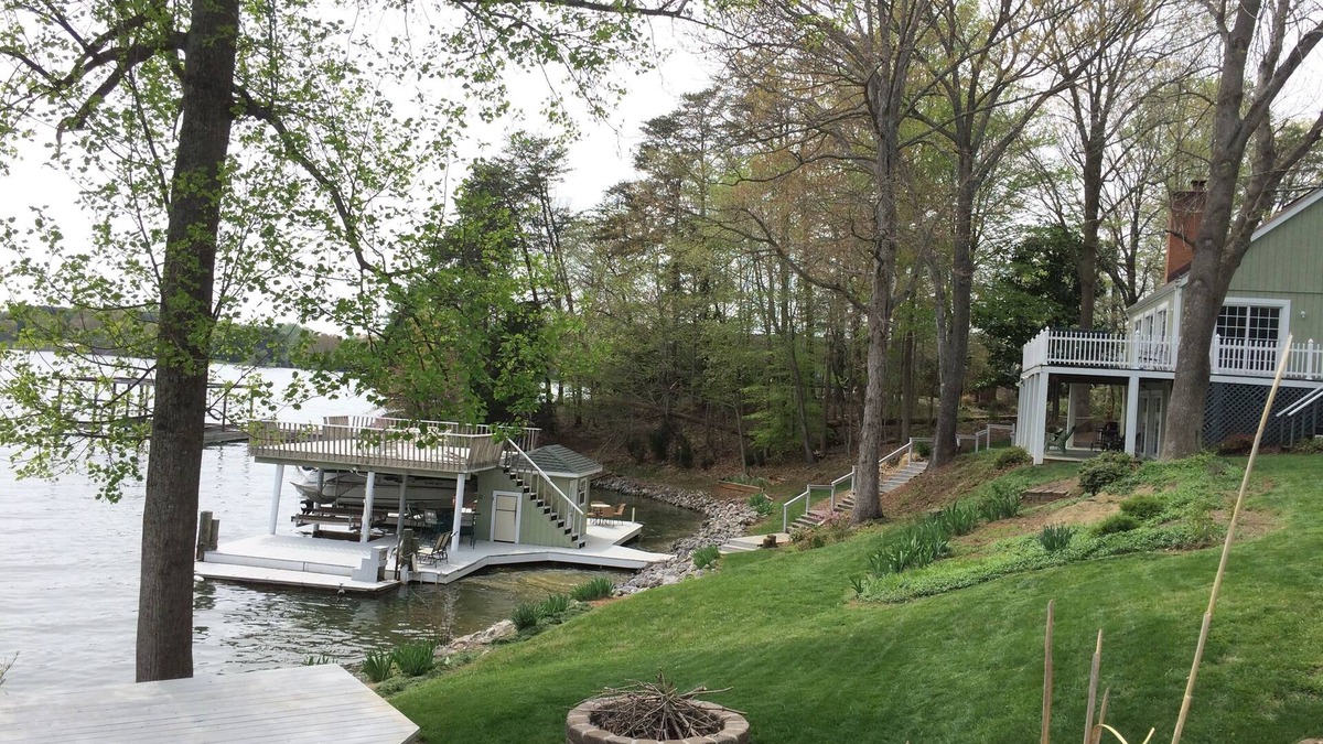 High Point House | Charming waterfront home, with central location to area marinas, plus Super Dock