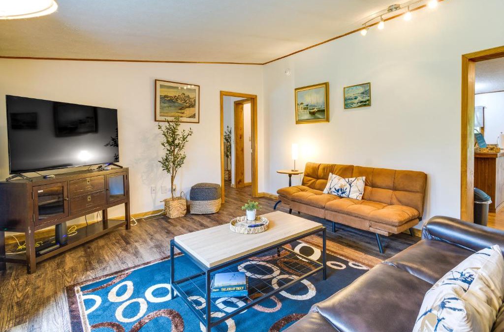 Watkins Glen House | Charming Watkins Glen Home with Deck and Yard!