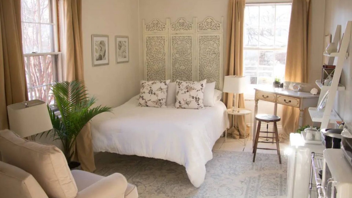 Parkside Apartment | Charming West End Hideaway. Private Parking