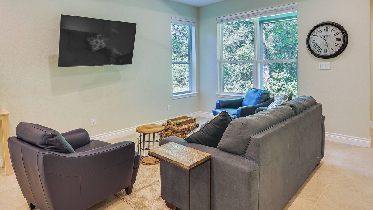 Seven Coves House | Charming Willis Hideaway < 1 Mi to Lake Conroe!