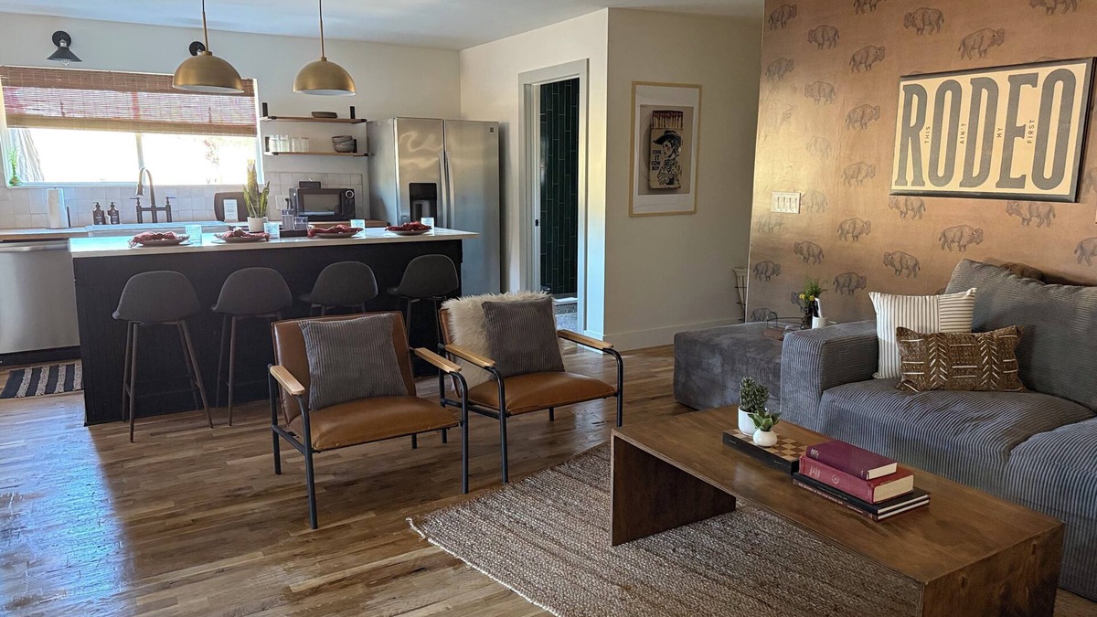 Creston House | Charming Wine Country Coop Retreat