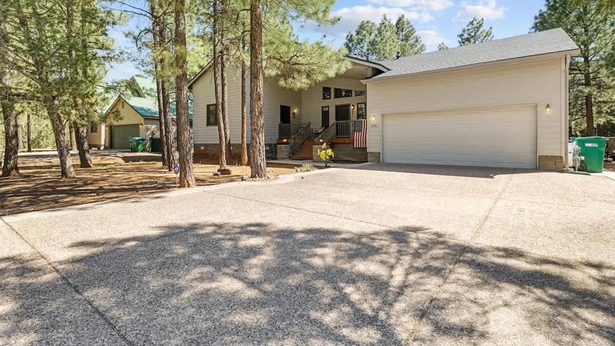 Show Low House | Charming Woodland 3BR Retreat | Sleeps 10