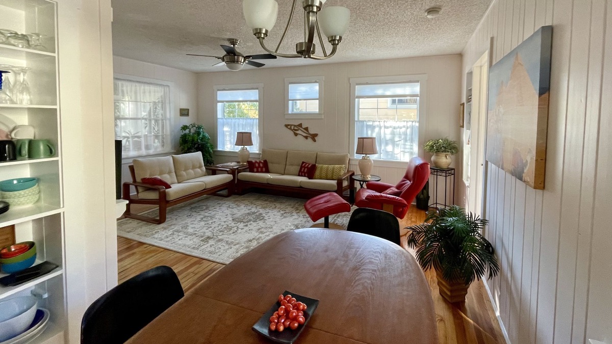 Gulfport Cottage | Charmingly Restored Cottage, one block to Gulfport Beach