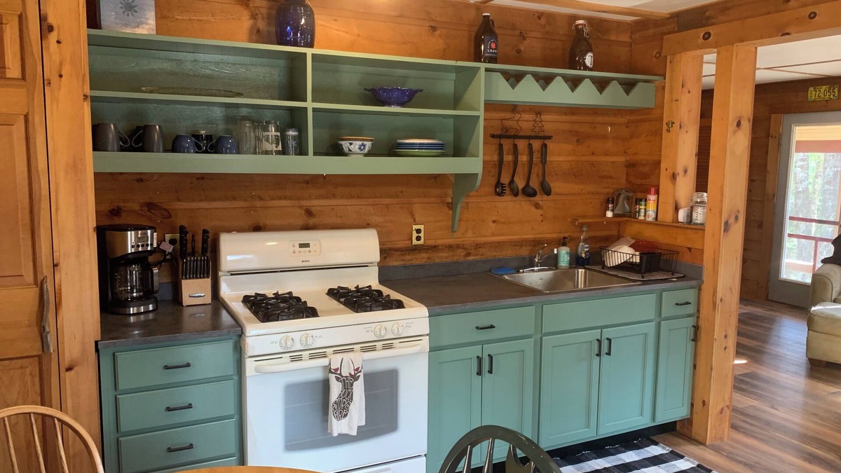 Rangeley Cabin | Charmingly updated 2 bed cabin with WiFi in Rangeley Maine
