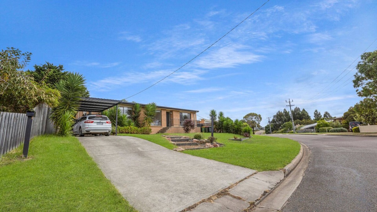 Lake Bunga House | Chasing beach days or a relaxing break, this home has everything you need