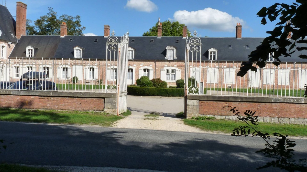 Brinon-sur-Sauldre Other | Chateau Chandler in Brinon 17th century