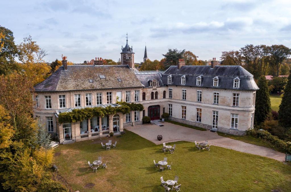 Aubry-du-Hainaut Hotel | Chateau D'aubry
