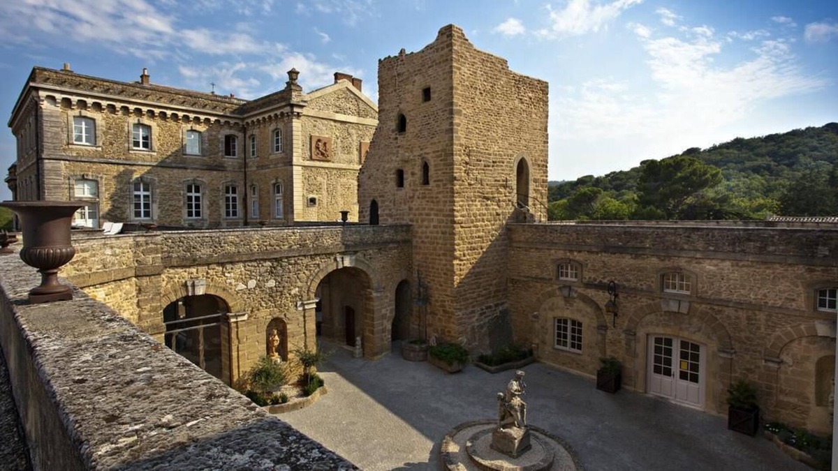 Rochegude Hotel | Chateau De Rochegude