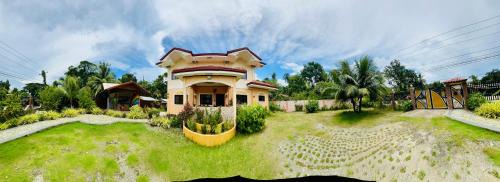 San Pedro Villa | Chateau La Princesa rooms with garden, Bar & billiard