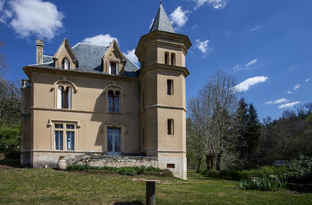 Saissac House | Chateau Le Camigne, vue Pyrenees