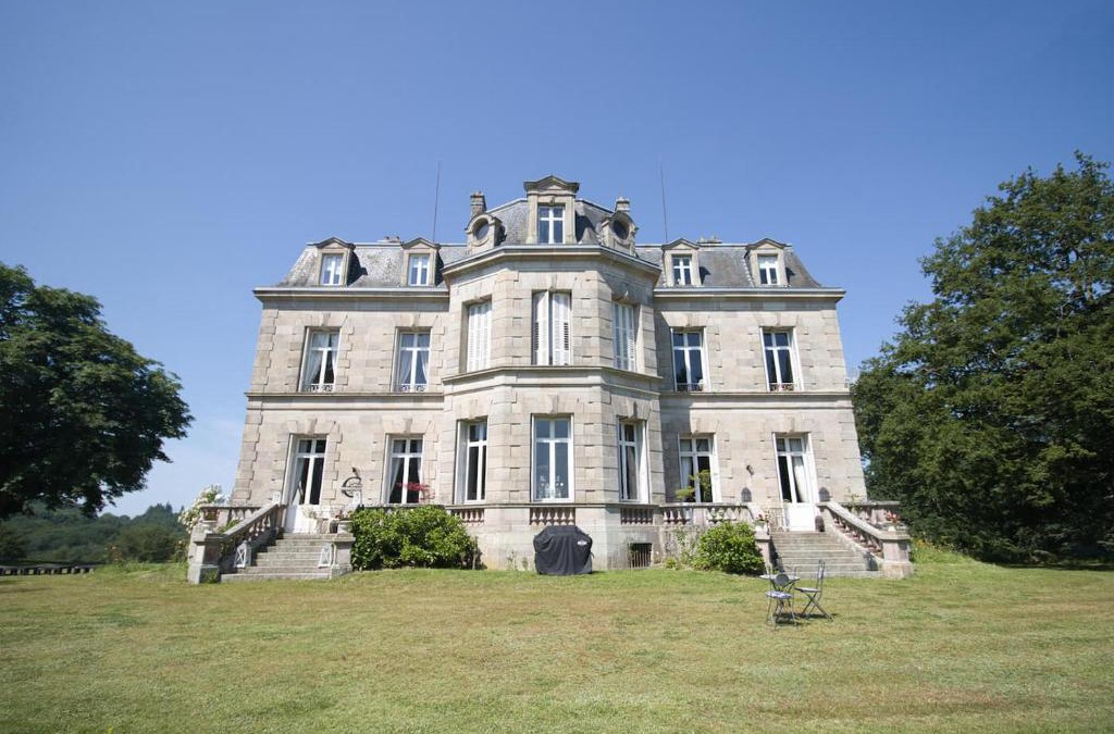 Saint-Just-le-Martel Hotel | Chateau les Villettes