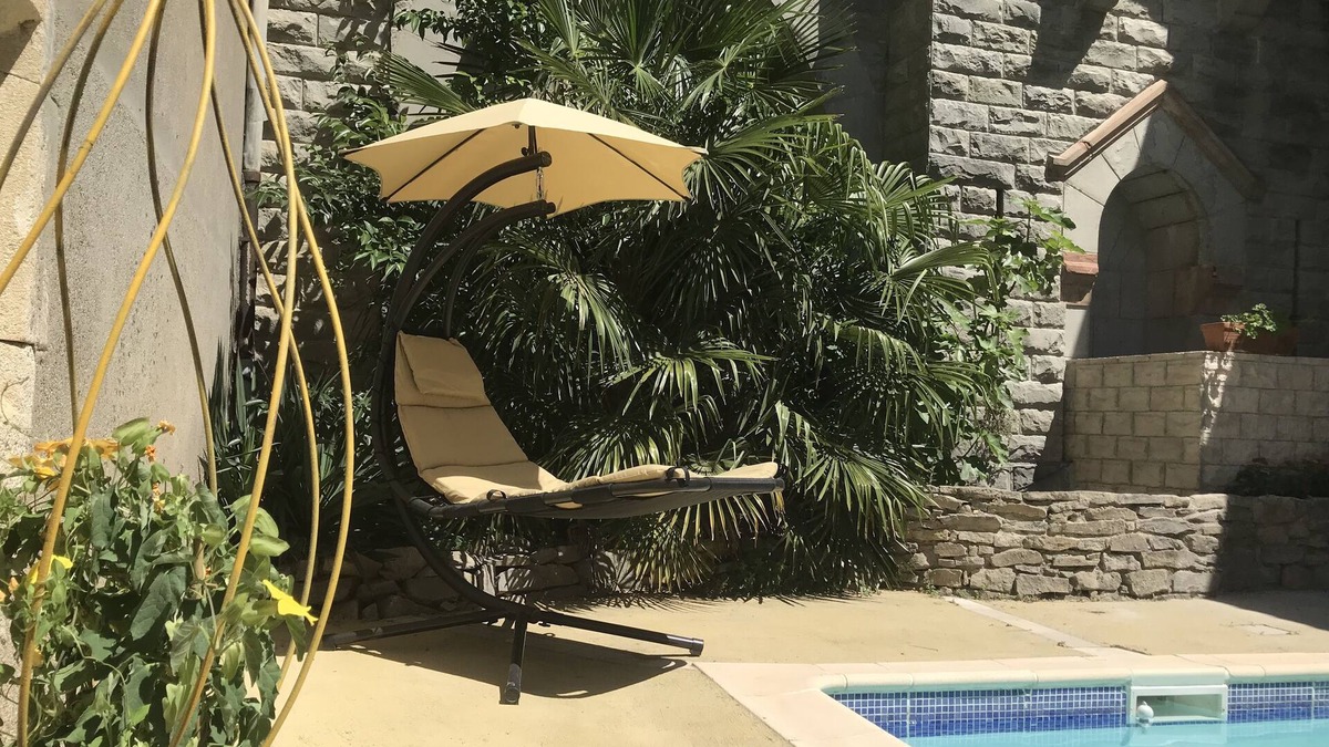 Cesseras Apartment | Chateau Marcel's 'Syrah' apartment