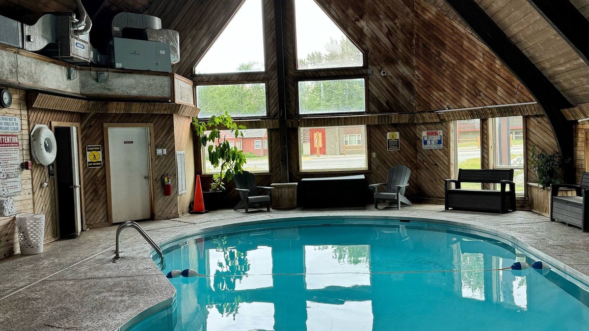 Red Lodge Hotel | Chateau Rouge Condominiums