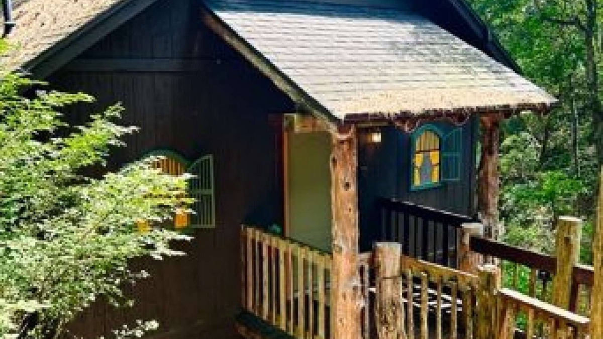 Eureka Springs Cottage | Chateau Treehouse #11/Oak Crest