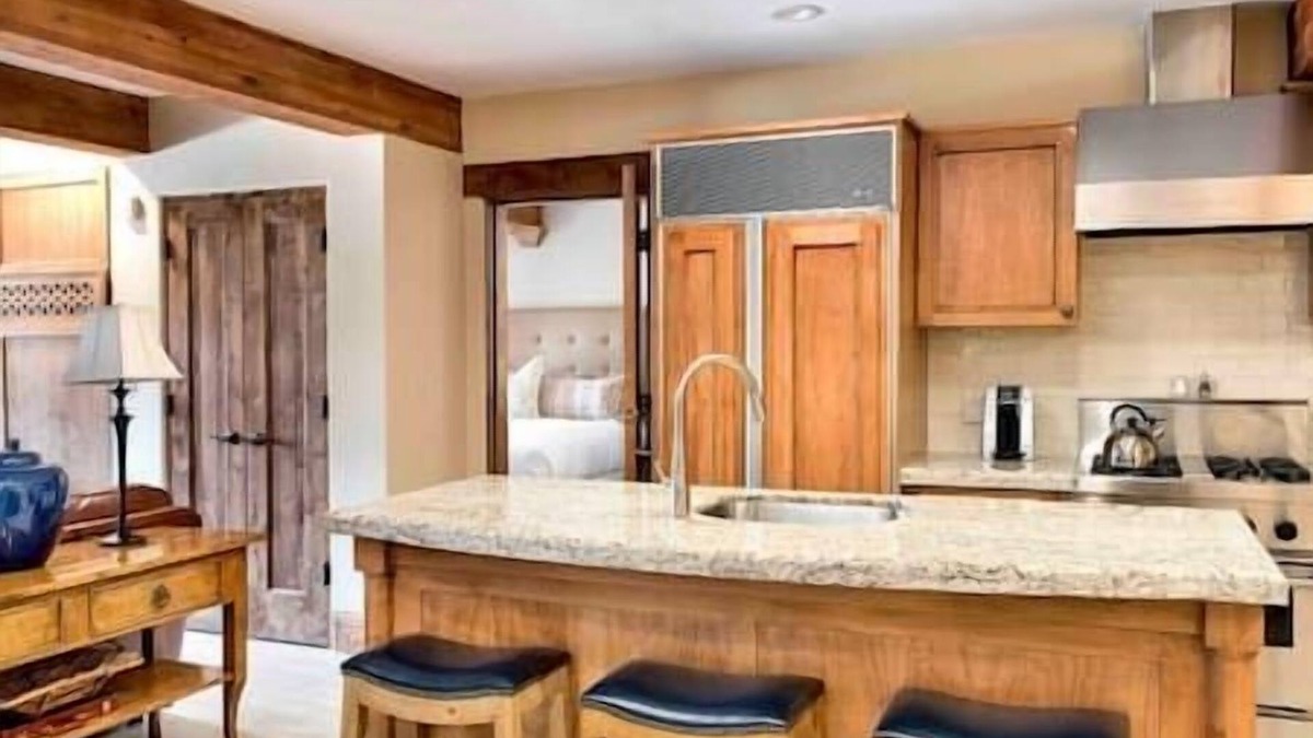 Deer Valley Resort | Chateaux Deer Valley-2 & 3 Bedrooms-Great location
