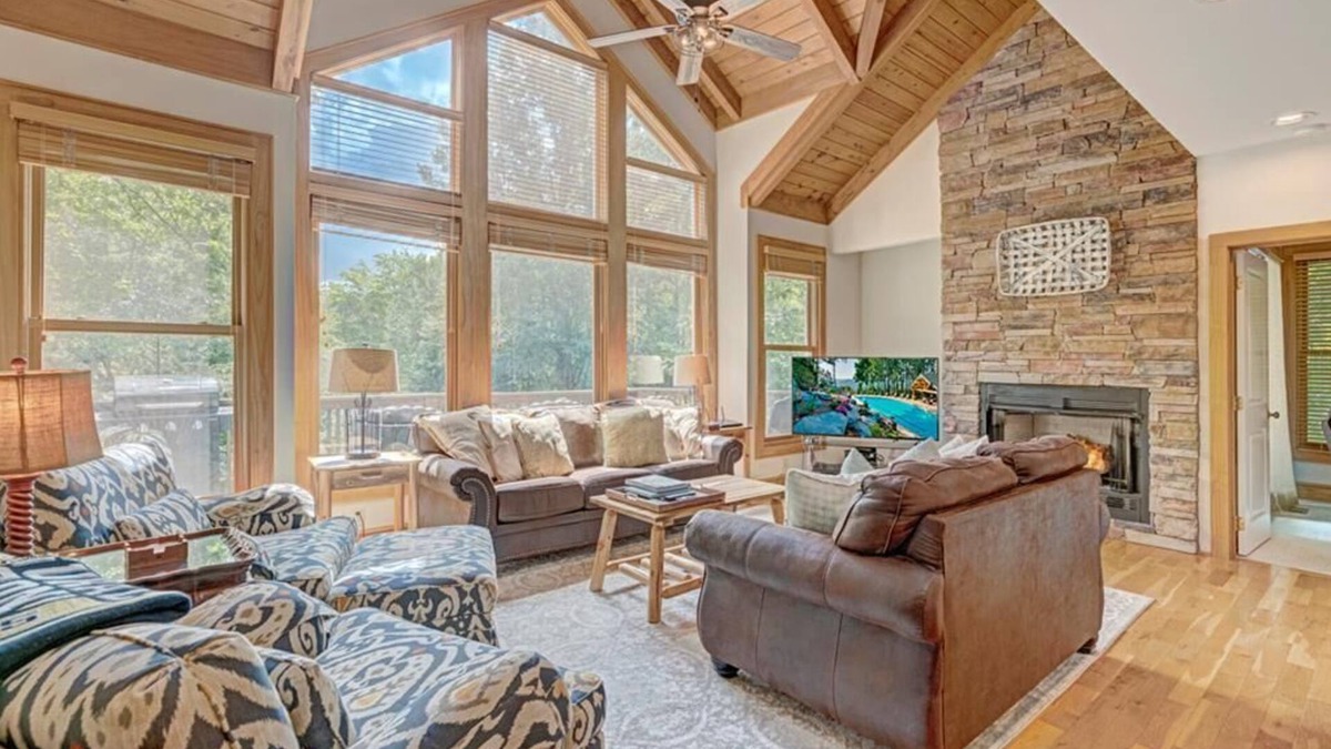 Foscoe House | Chatham Trade- 15% Discount and Hot Tub Fee waived until Mid-February- Luxury House, Mountain Gat.