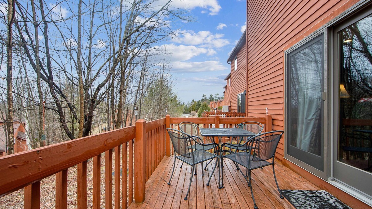 North Creek House | Chatiemac 42F - Quiet & Cozy 3-Bedroom Retreat 3 Townhouse