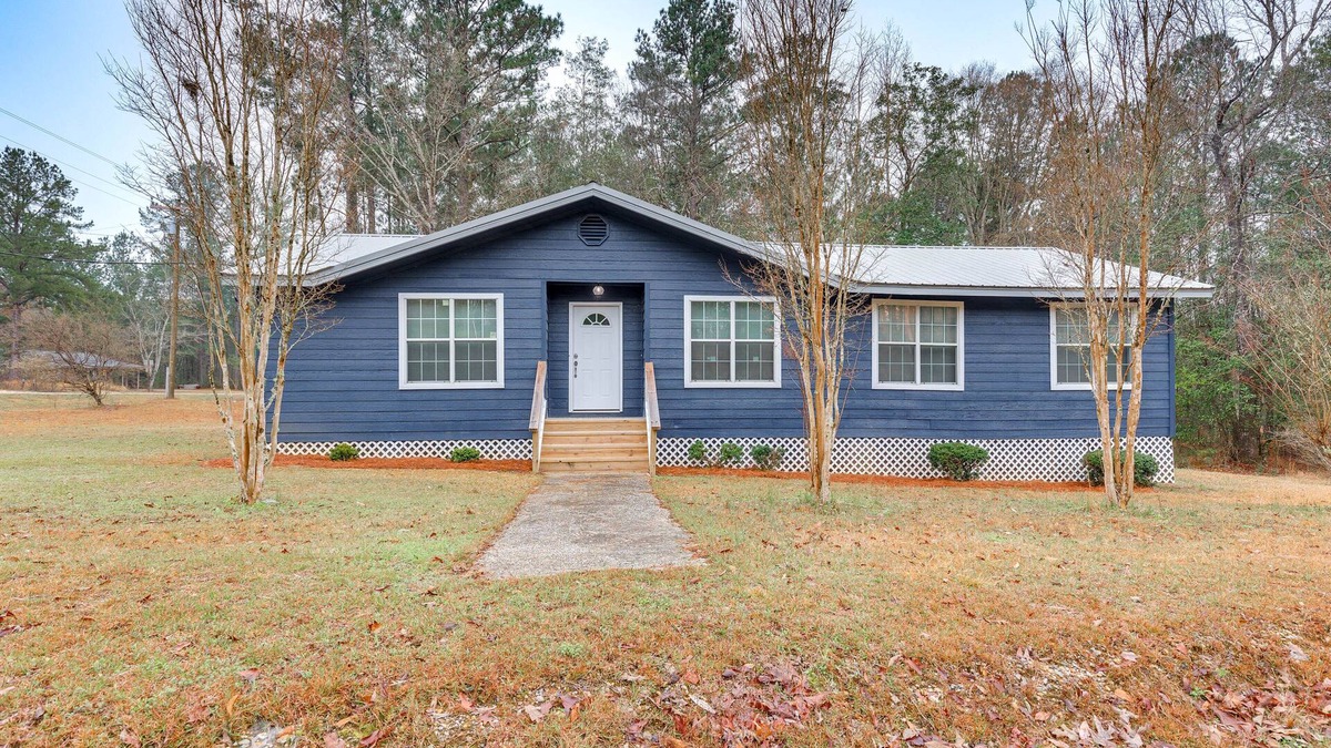 Chatom House | Chatom Retreat w/Furnished Deck & Wooded Views!