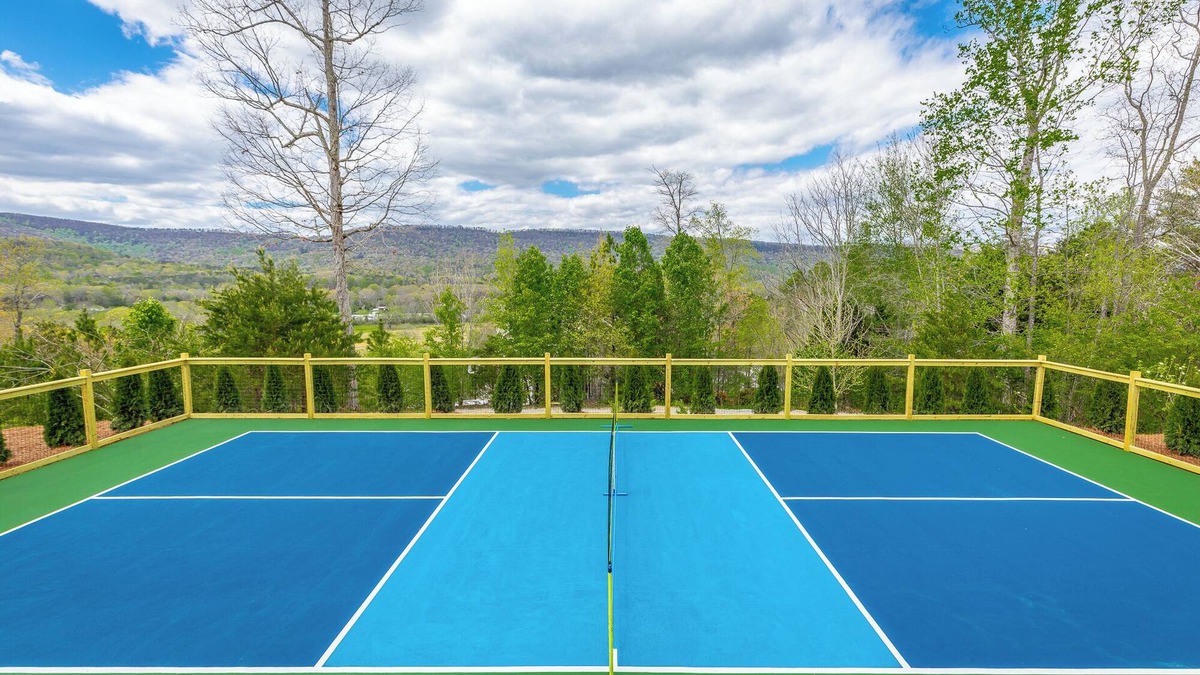 Flintstone House | Chattanooga Valley Paradise | Pickleball | Pool
