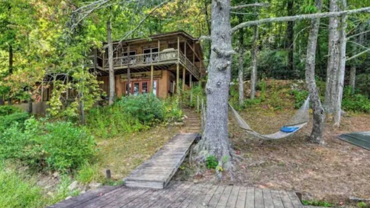 Mountain Rest House | Chattooga Lakefront Cabin w/Hot Tub + Pvt. Dock!