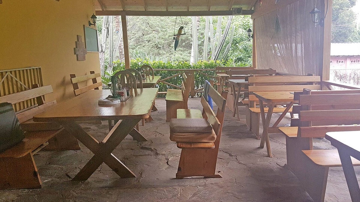 La Mulata Apartment | Cheap guest-friendly room in quiet countryside hotel-restaurant