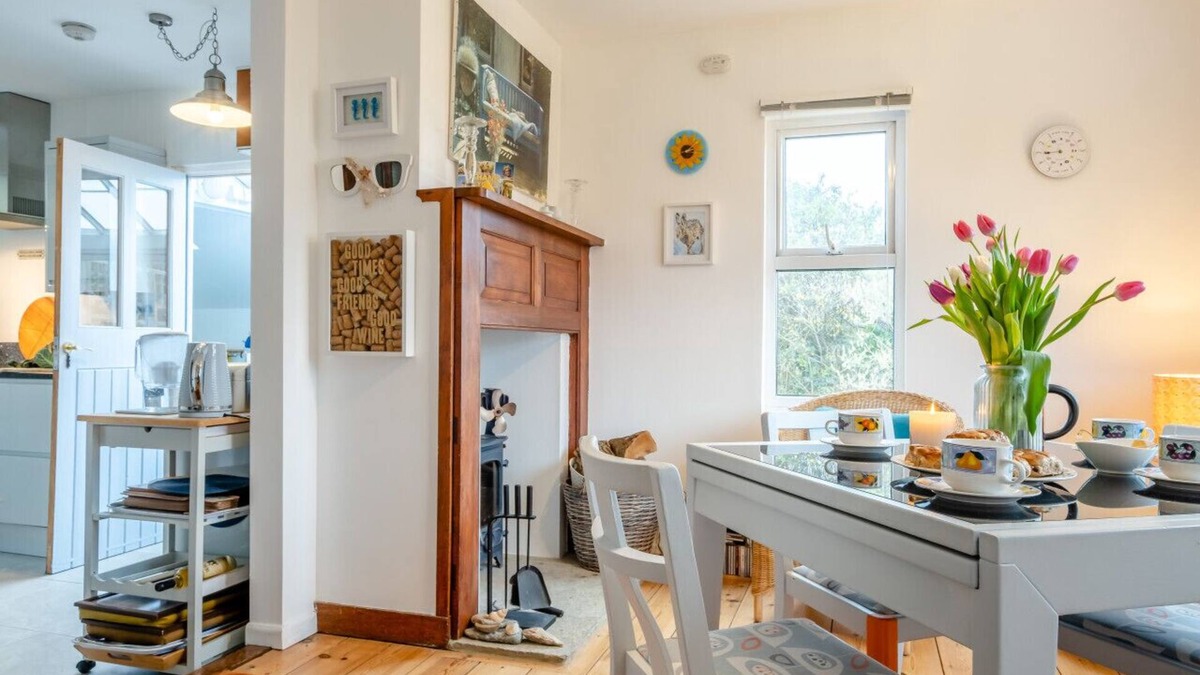 Newport House | Chearsley Cottage - Two Bedroom House, Sleeps 4