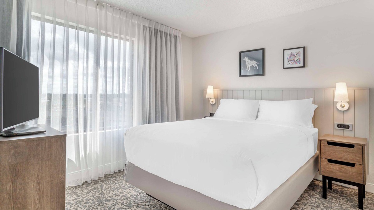 Downtown San Antonio Hotel | Check out the San Angel Folk Art Museum! 2 Units w/Parking, Pool!
