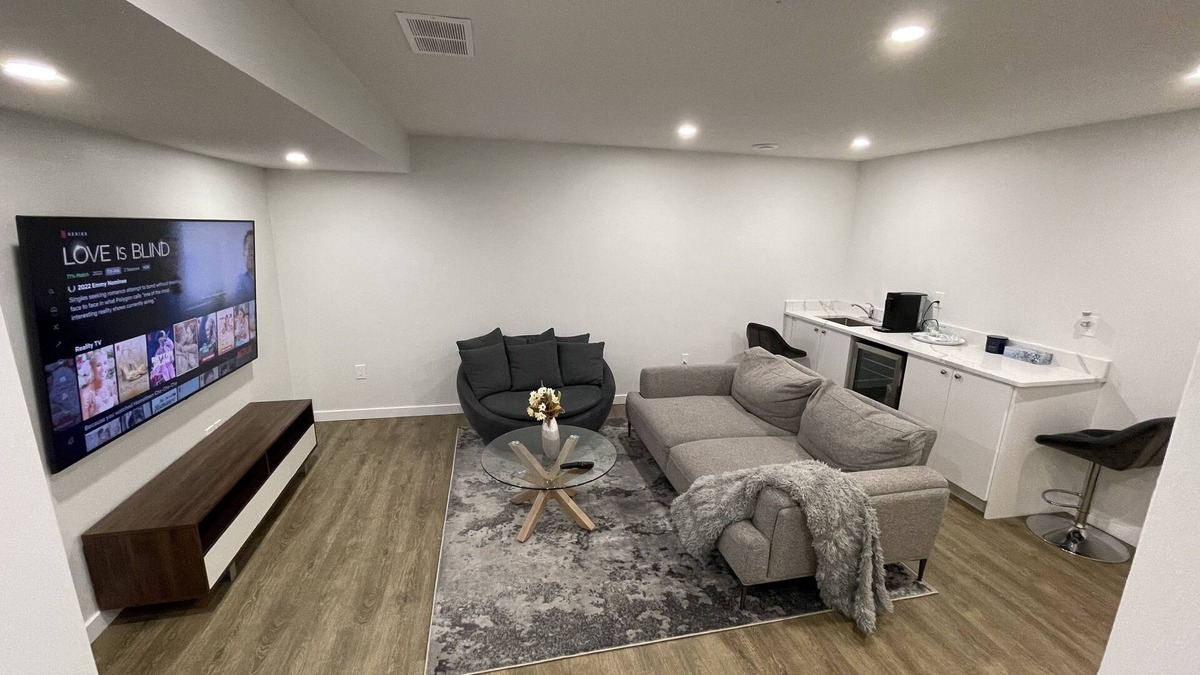 West Edmonton House | Cheerful 1-bedroom home with free parking space on the street