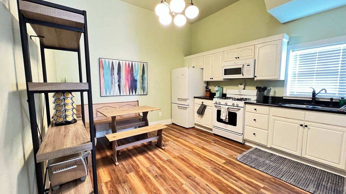 Esplanade Ridge House | Cheerful 1 Bedroom in Mid-City