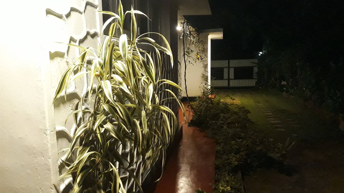 Ella Villa | Cheerful 2 bed room with free parking and staying