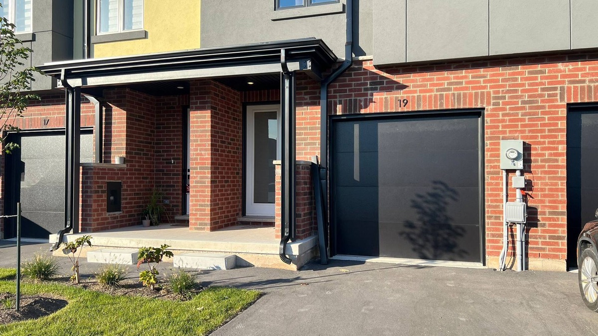 Pelham House | Cheerful 2 bedroom house in a quiet neighborhood.