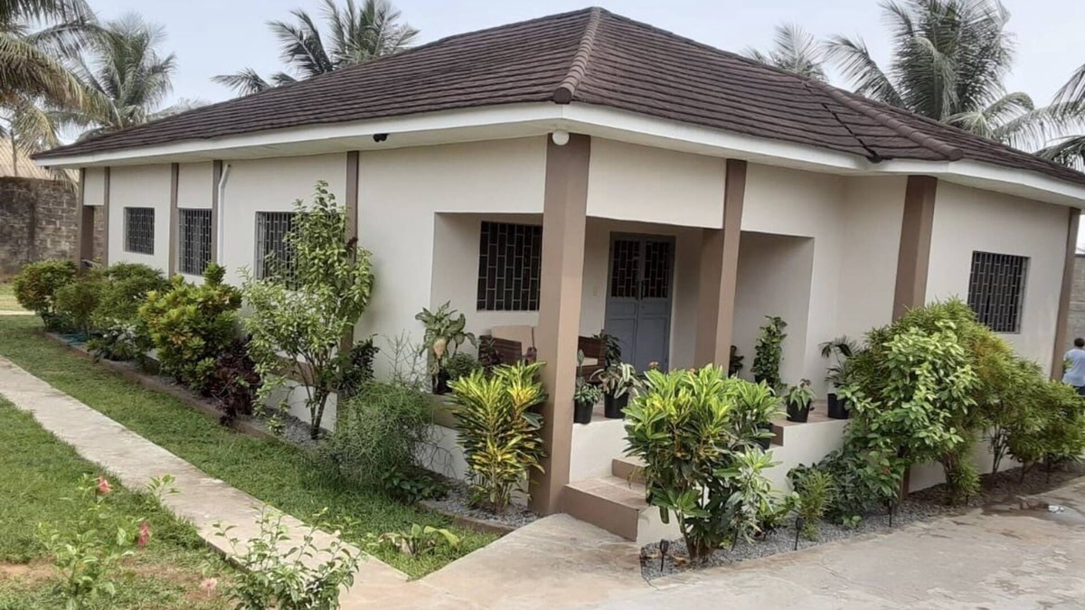 Monrovia House | Cheerful 2-bedroom luxury home with gazebo