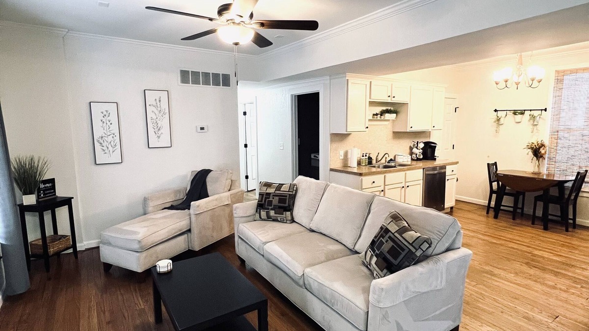 Plymouth House | Cheerful 2-bedroom townhouse 3 min walk to town