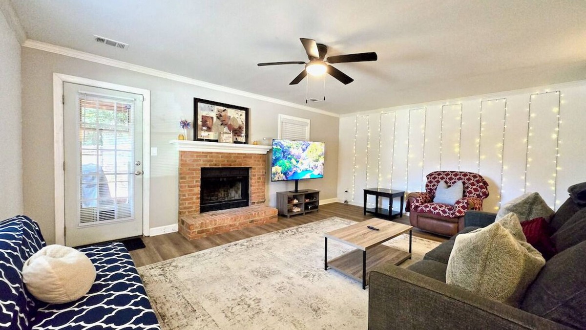 Smyrna House | Cheerful 2-bedroom Townhouse in Smyrna
