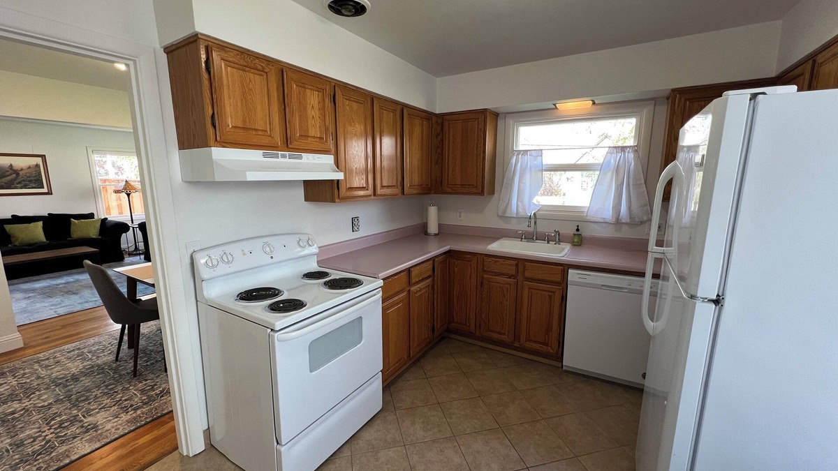 Forest Grove House | Cheerful 2 bedroom with patio: Pacific University, downtown FG, Wine country
