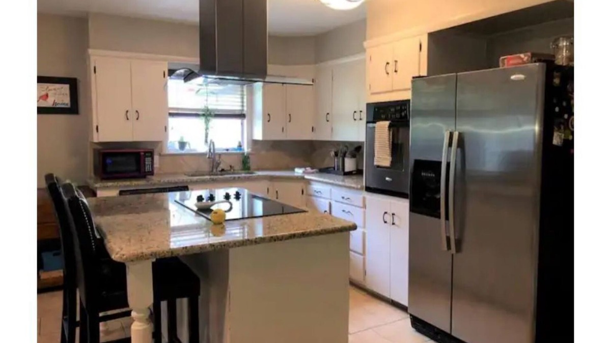 Durant House | Cheerful 3 bedroom 2 bathroom home.