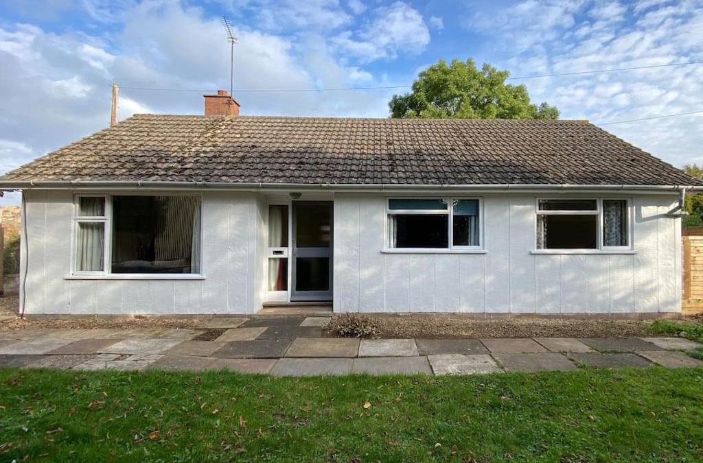 Forest of Dean House | Cheerful 3 bedroom bungalow with indoor fire place
