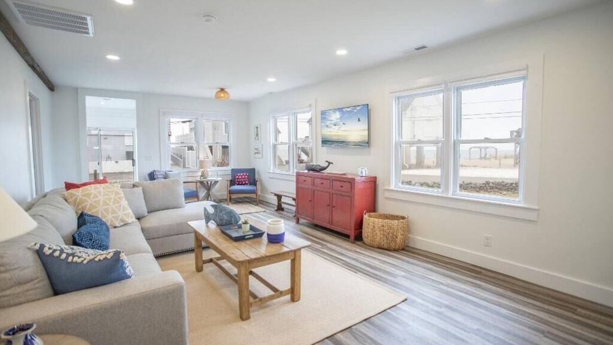 Yalesville Cottage | Cheerful 3 bedroom cottage w/private beach access