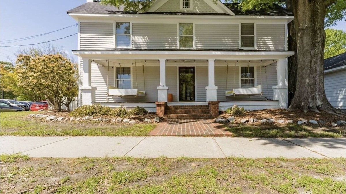 Greensboro House | Cheerful 3 Bedroom Home Downtown