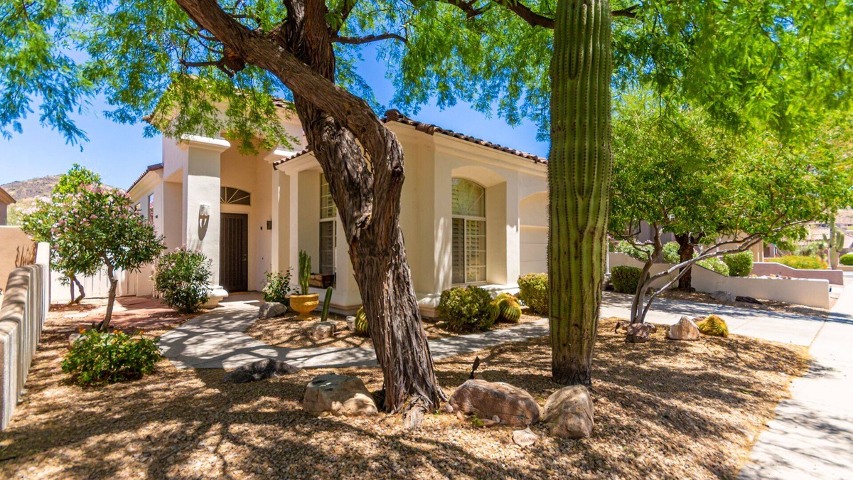 Central Scottsdale House | Cheerful 3 bedroom home with pool and mountain views