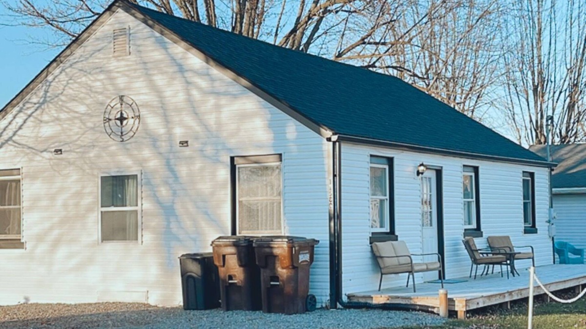 Lakeview House | Cheerful 3-Bedroom Home with Indoor Fireplace