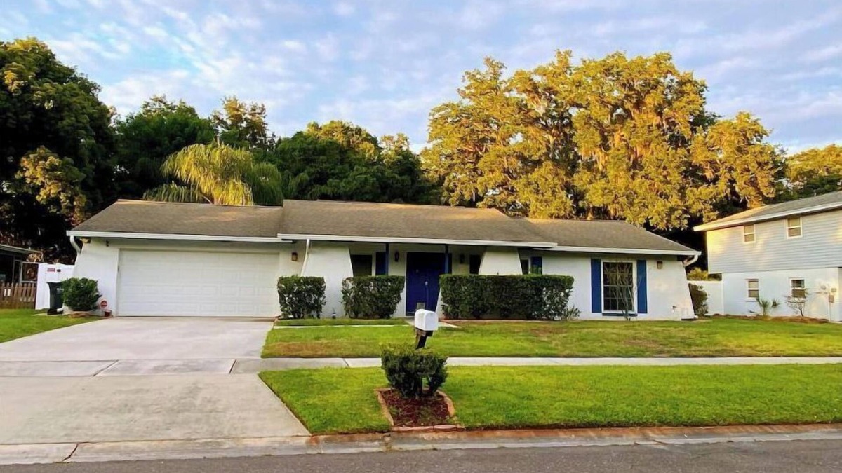 Brandon House | Cheerful 3-bedroom home with pool and office